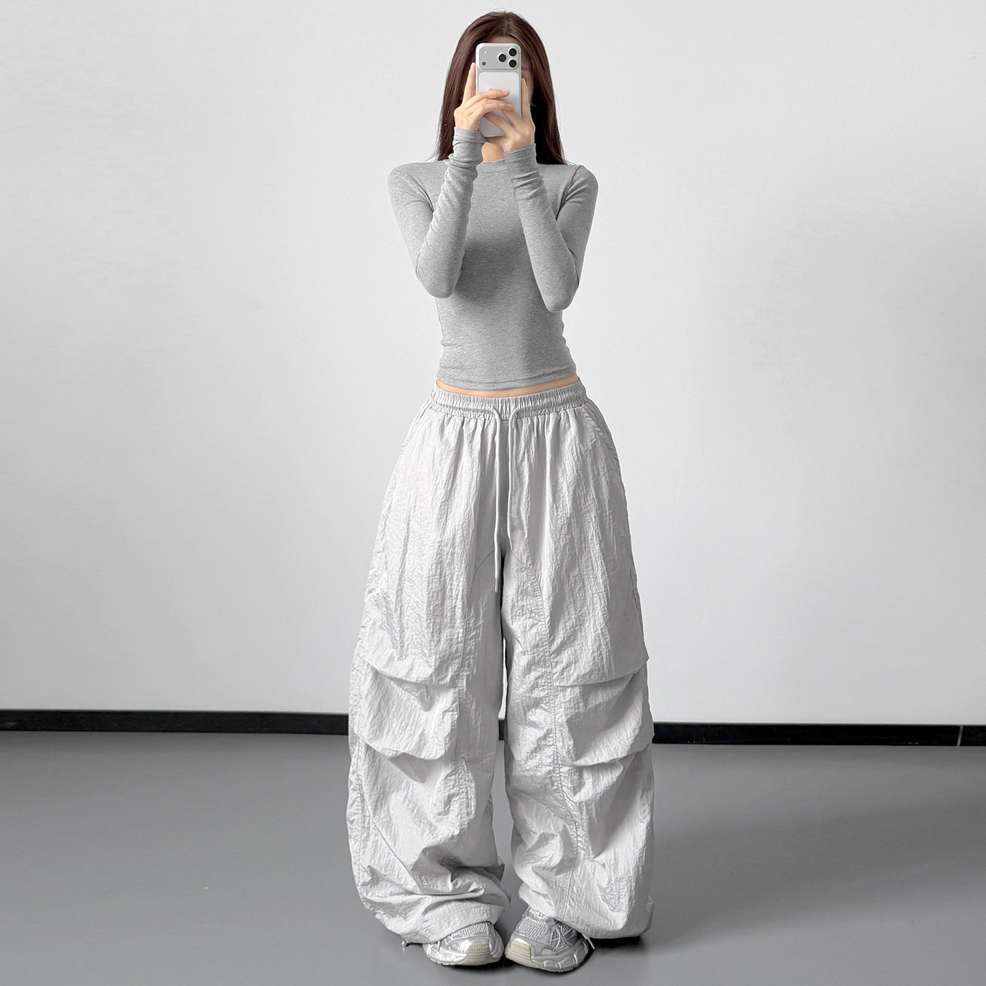 韩系慵懒松弛感杏色工装裤女款春秋2026新款休闲宽松阔腿长裤子