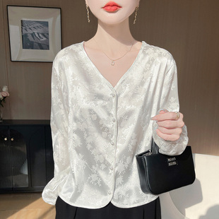 白色丝绸缎面衬衫2026春秋新款女装v领薄款打底开衫气质长袖上衣