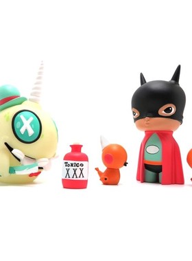 潮玩手办 Kathie Olivas x Brandt Peters The Bat Boy 夜光款