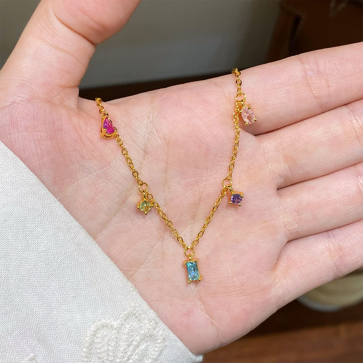青岛黛美舒饰品质百搭彩色多巴胺锆石项链轻奢小众高级感锁骨链女