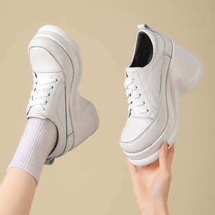 女 坡跟增高休闲显瘦9CM小个子厚底小白鞋 时尚 运动真皮百搭妈妈鞋
