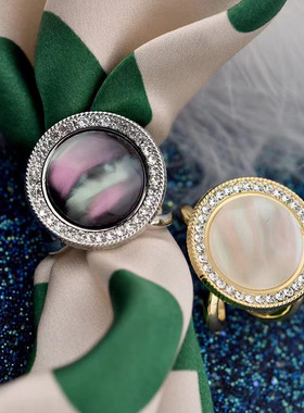 猫眼石三环丝巾扣镶钻胸针