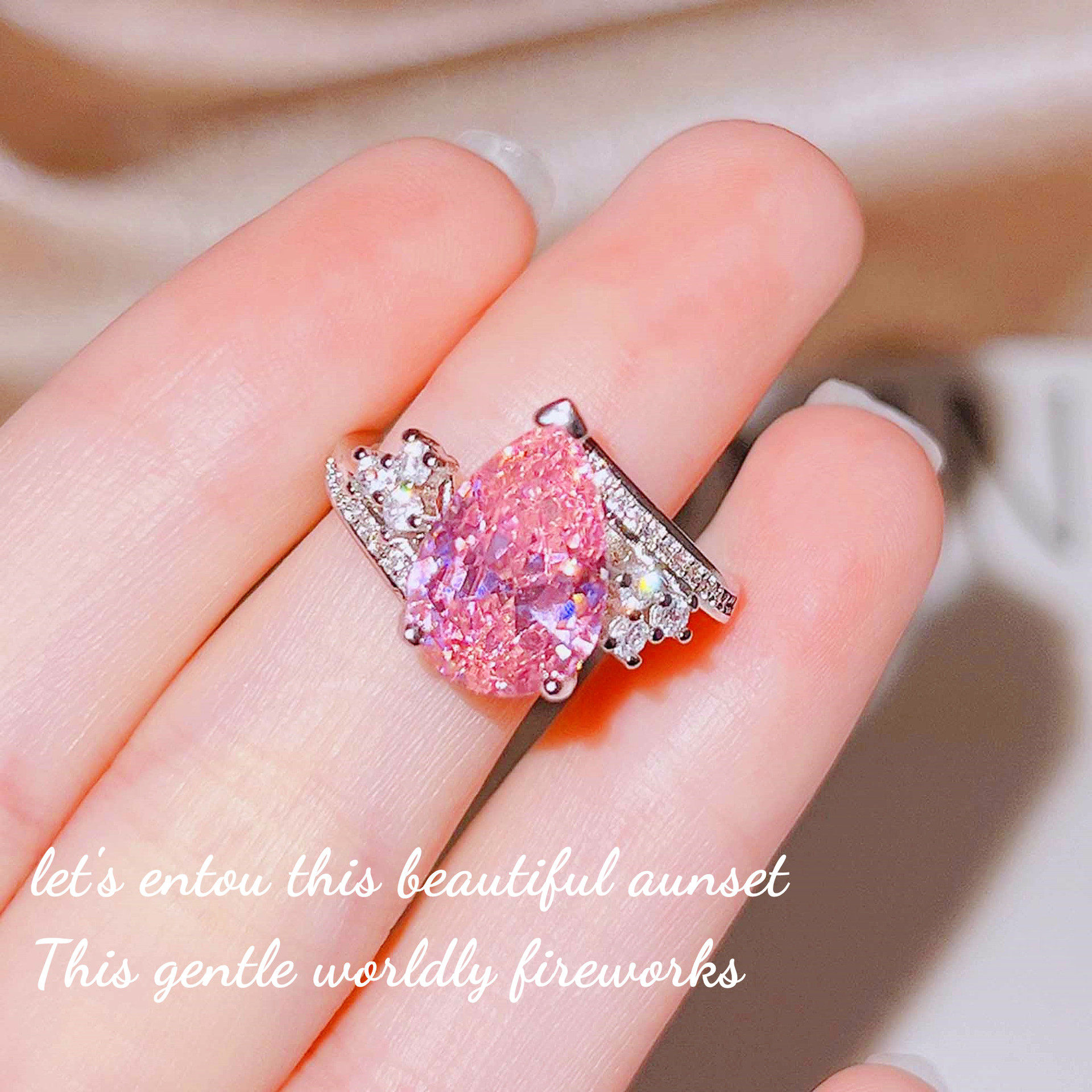 阿盖尔粉海蓝宝水滴梨形戒指轻奢