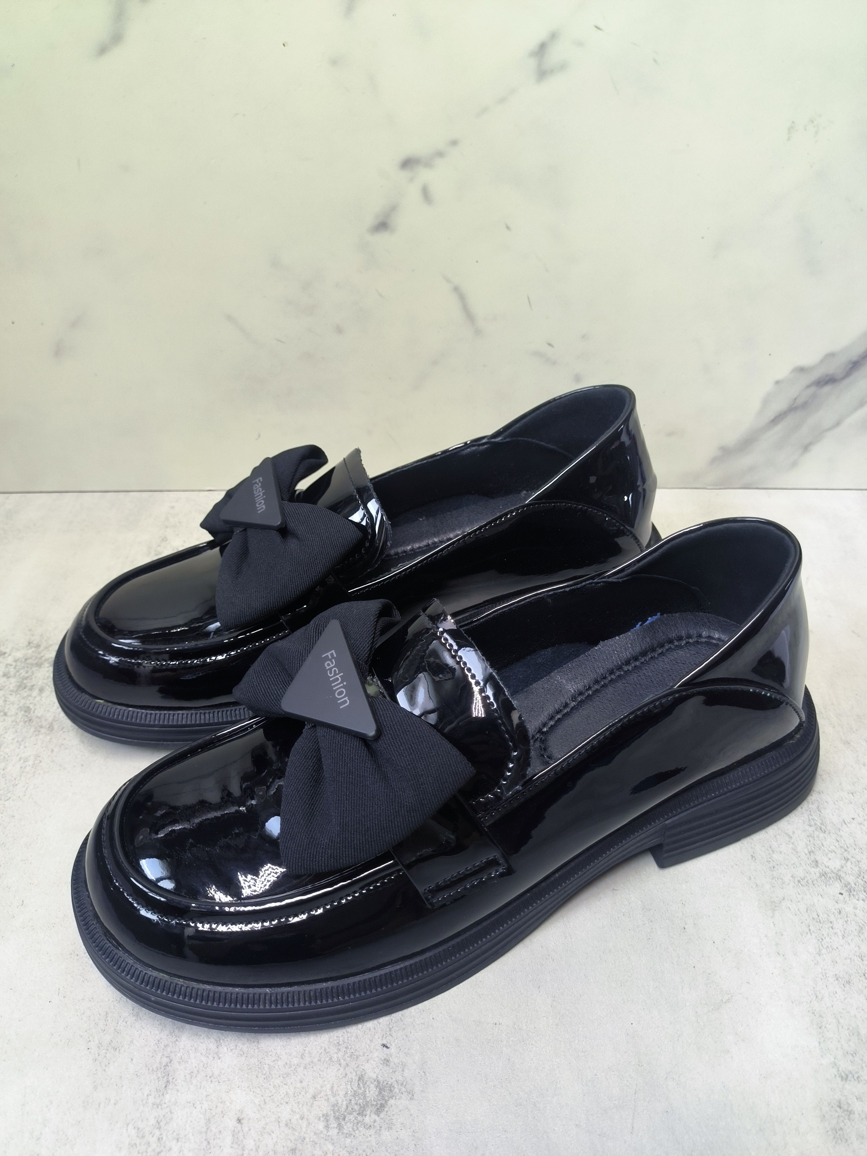 断码处理真皮女鞋舒适低跟圆头套脚蝴蝶结单鞋漆皮风格百搭乐福鞋