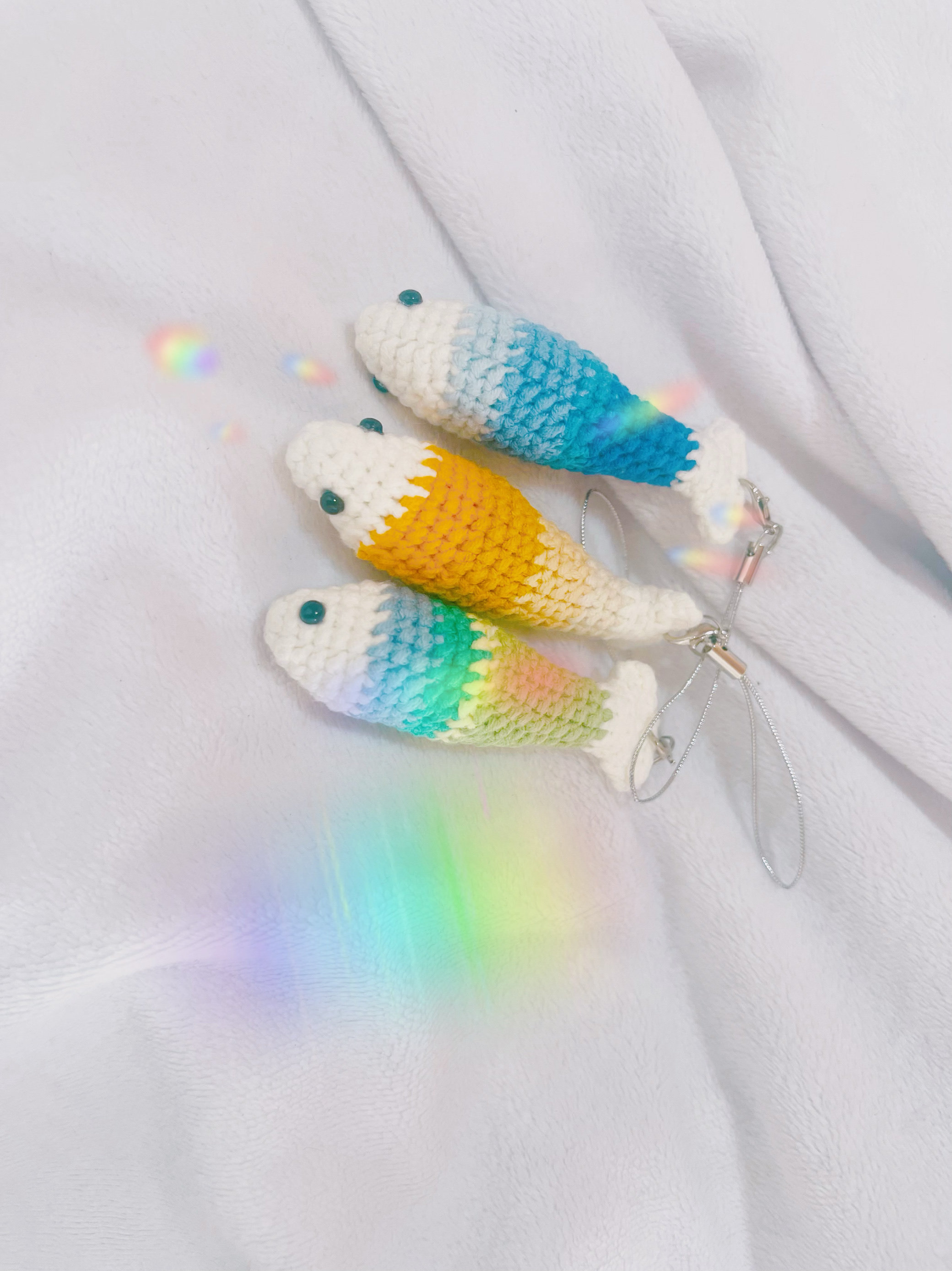 成品手工钩织毛线五彩小鱼年年有余手机挂绳U盘包包挂饰钥匙扣