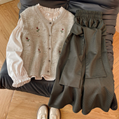 半身长裙套装 初春减龄一整套穿搭 学院风花朵针织马甲女叠穿衬衫