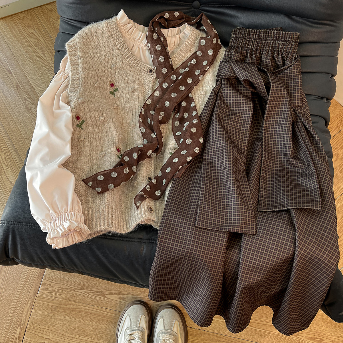 复古初冬氛围感！针织马甲叠穿衬衫女半身长裙慵懒学院风减龄套装,女装/女士精品,时尚套装,淘宝优惠券,粉丝福利购,淘宝优惠卷