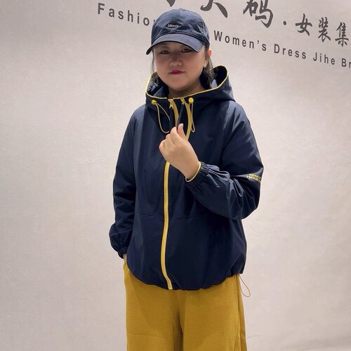 芮娜依莲秋冬新款大码连帽薄棉服