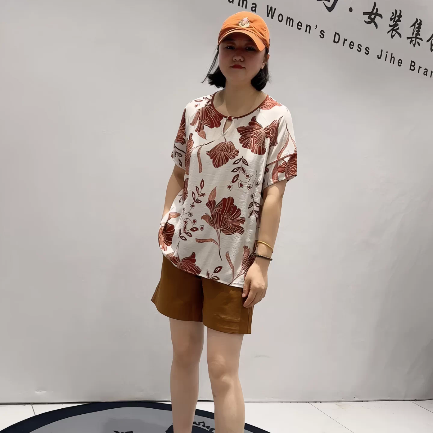 1932芮娜依莲夏季新款欧货短袖衫加大码女装胖妹妹宽松显瘦气质衫