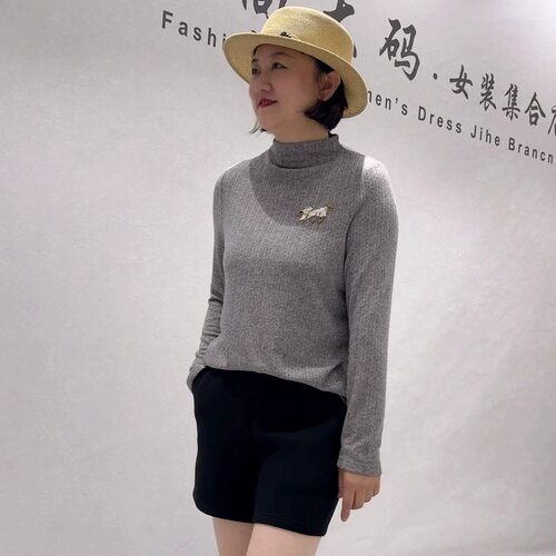 芮娜依莲秋冬新款大码显瘦打底衫