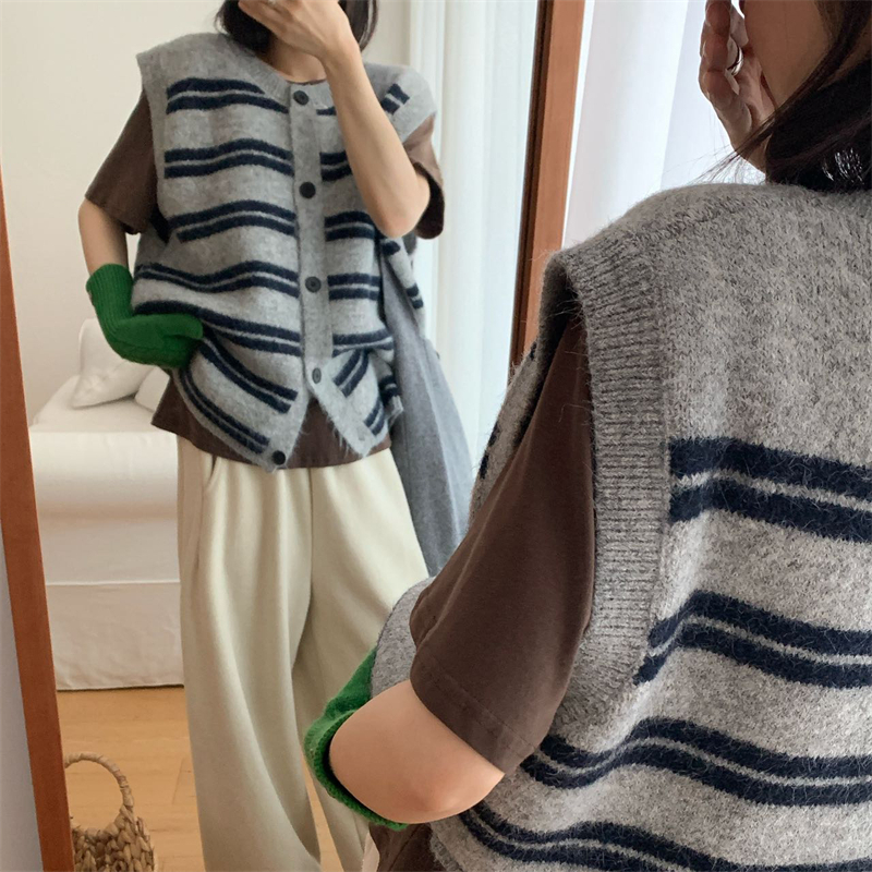 韩系黑灰色绵羊绒条纹纽扣背心秋冬叠穿衬衫坎肩毛衣针织马甲百搭
