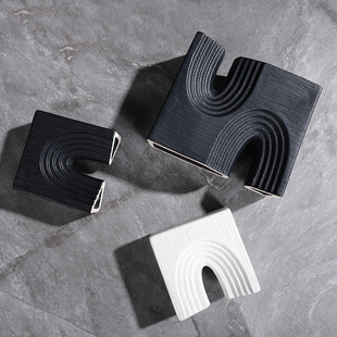 樣板間書柜裝 飾品 北歐現(xiàn)代售樓部軟裝 創(chuàng)意輕奢抽象幾何陶瓷擺件