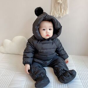 新生婴幼儿连体衣羽绒服冬季01岁男女宝宝秋冬装外出加厚轻薄包脚