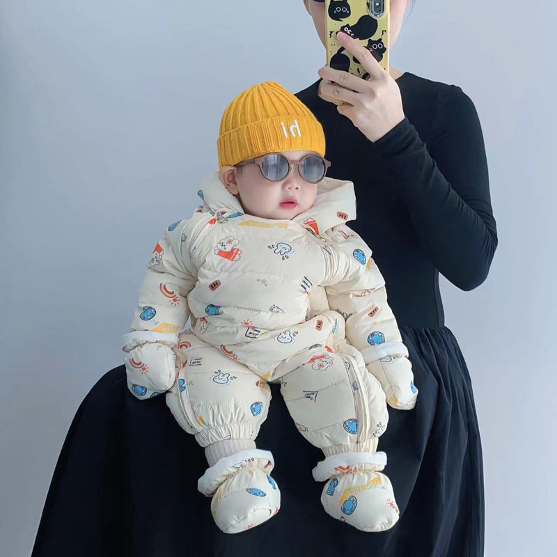 新生婴幼儿羽绒服连体衣秋冬季0-1岁男女宝宝冬装外出服轻薄冬天