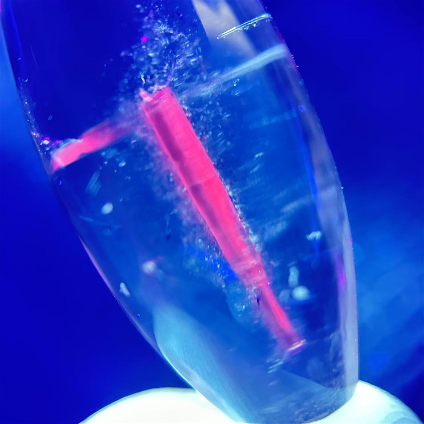 天然水晶藏级全包裹小众稀有品粉色体荧光红色系矿物结晶奇石桶珠