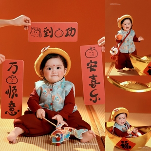 新中式新年儿童摄影服装周岁复古年画娃娃红色过年道具喜庆金元宝