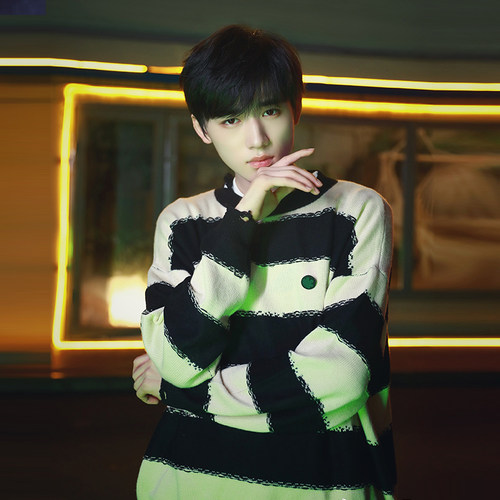 2024新款条纹毛衣羊绒针织衫