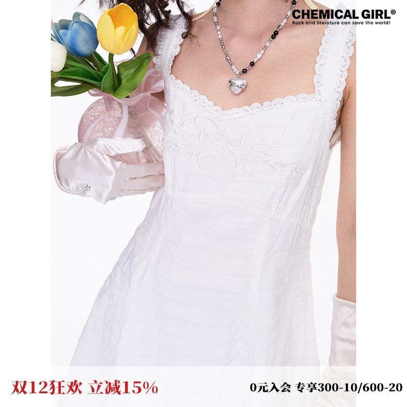 A字休闲蝴蝶刺绣蕾丝花边连衣裙