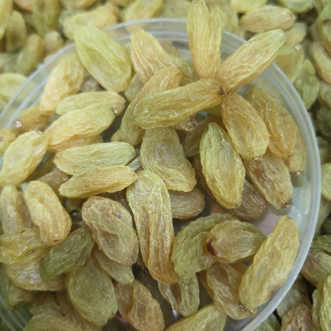 25年新疆吐鲁番葡萄干特级大个无籽黄黑加仑绿红香妃零食特产整箱