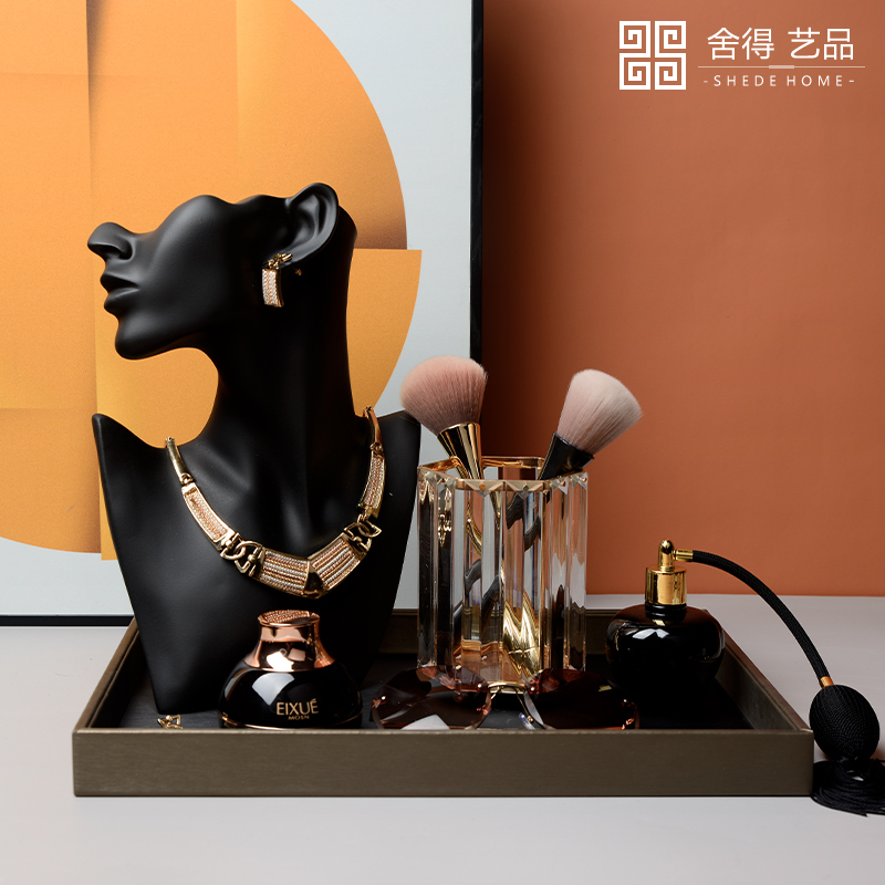 轻奢样板间衣帽间梳妆台摆件