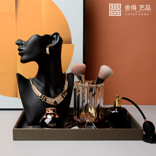 轻奢样板间衣帽间梳妆台摆件