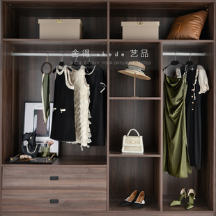 橄榄绿轻奢样板间衣帽间衣柜衣橱衣服收纳盒帽子女鞋软装饰品组合