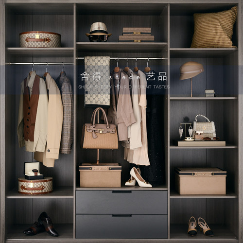 驼色售楼部主人房软装饰品衣帽间