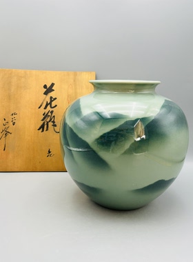 B158，日本回流 九谷烧青瓷连山花瓶，带原木盒