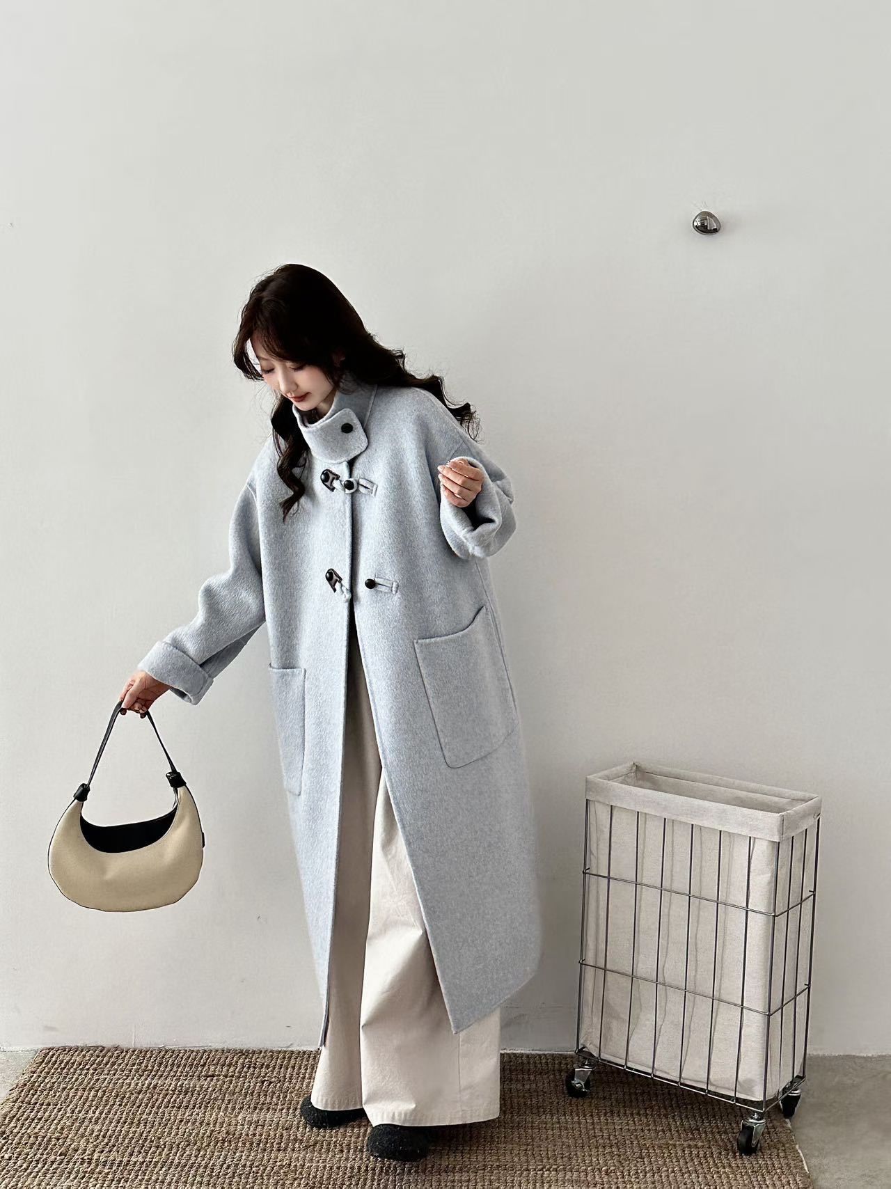 2025年新款立领直筒撞色牛角扣圈圈毛呢长款大衣冬季气质通勤外套