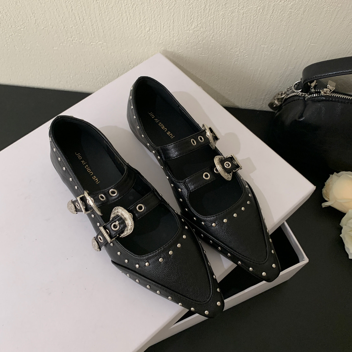 2026新款黑色铆钉玛丽珍鞋女尖头一字扣带平底百搭气质简约风单鞋,女鞋,玛丽珍鞋,淘宝优惠券,粉丝福利购,淘宝优惠卷