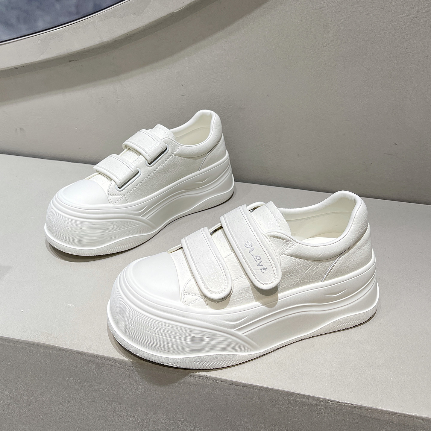 魔术贴真皮小白鞋女2026新款爆款增高鞋配裤子厚底面包鞋休闲板鞋,女鞋,休闲板鞋,淘宝优惠券,粉丝福利购,淘宝优惠卷