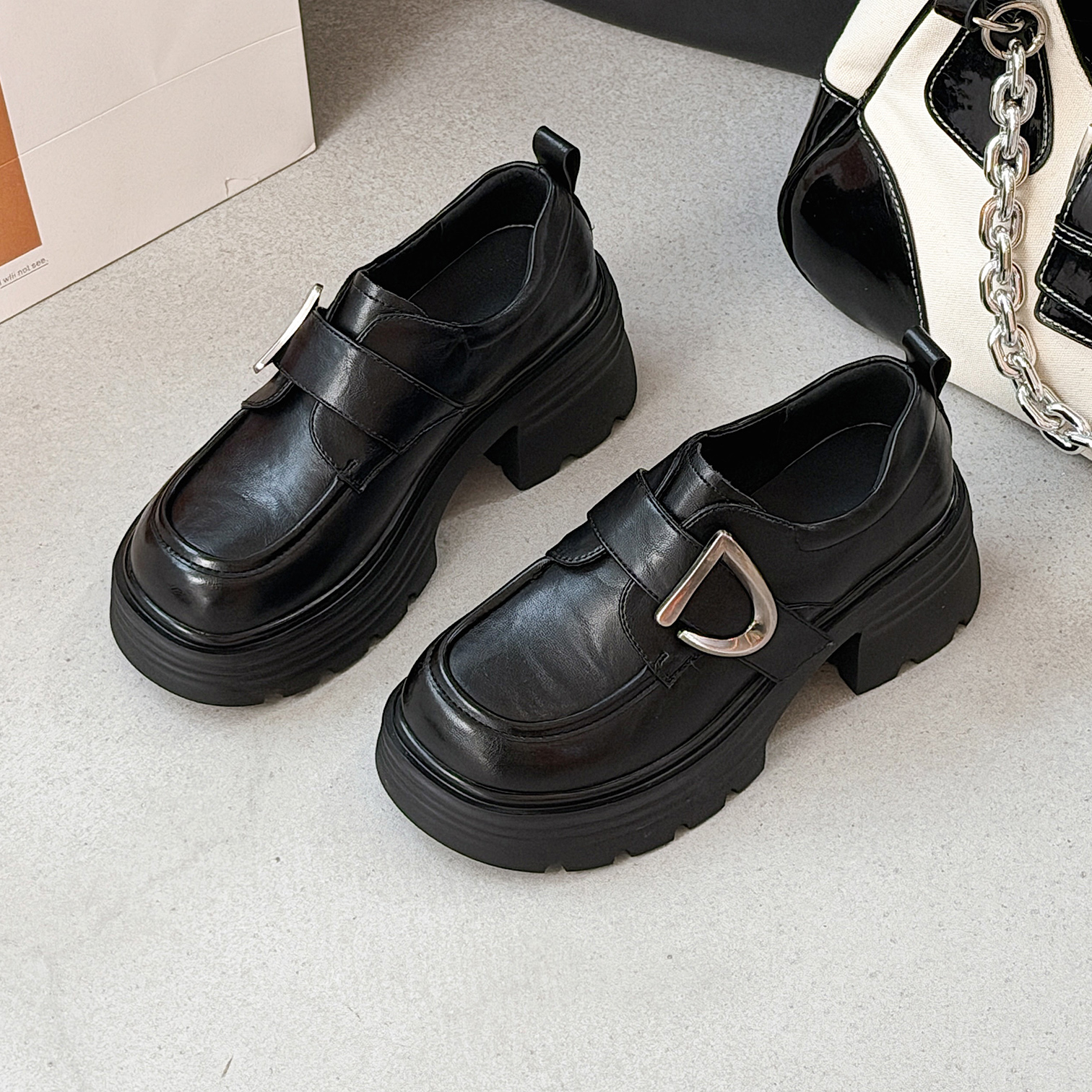 2025秋冬新款厚底乐福鞋女漆皮粗跟英伦风学院鞋百搭甜酷小皮鞋女