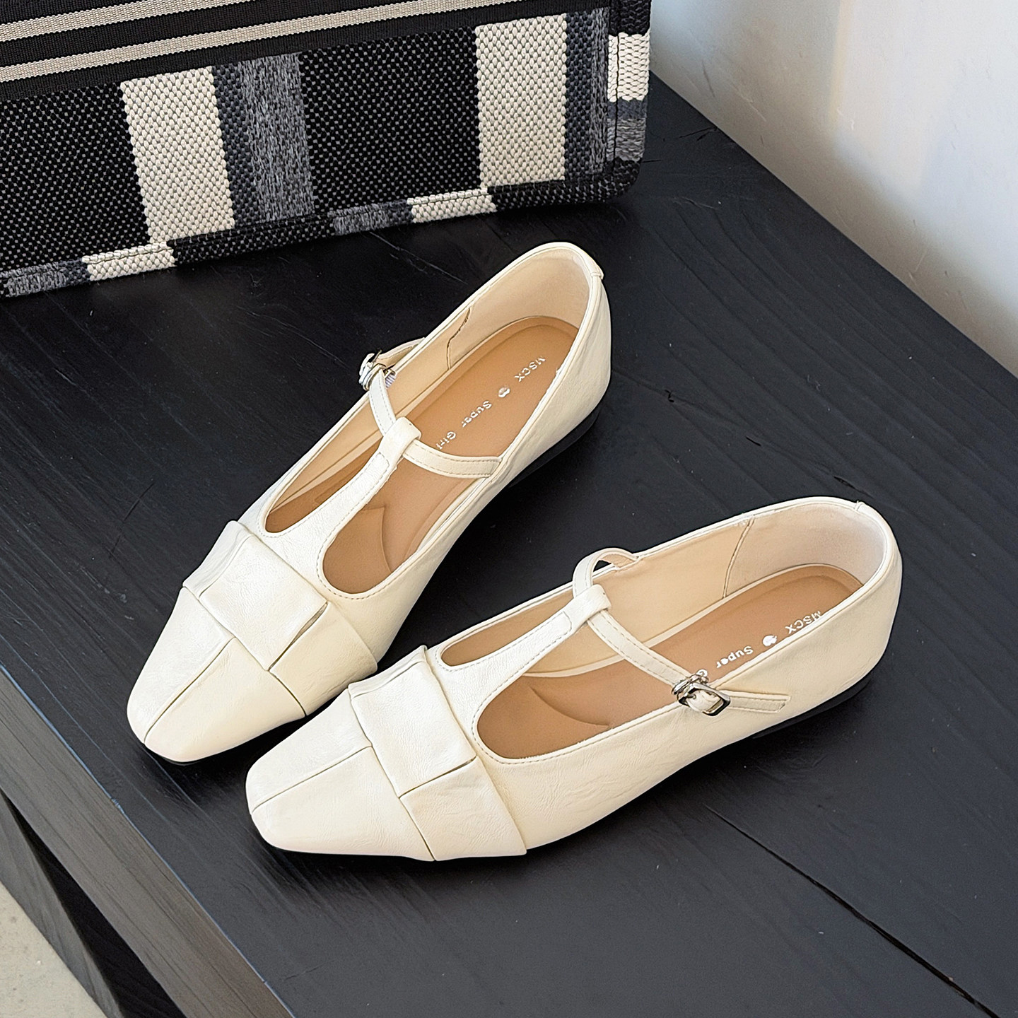 法式玛丽珍鞋女2026新款配裙子T字带扣拼接设计方头浅口平底单鞋,女鞋,玛丽珍鞋,淘宝优惠券,粉丝福利购,淘宝优惠卷