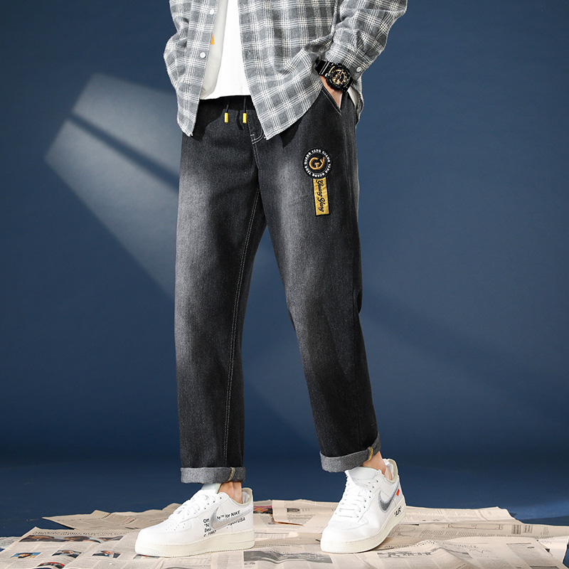 Men's trend of spring casual jeans