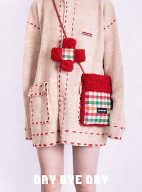 DAY BYE DAY原创单肩斜挎小包红色女小众羊毛竖款毛绒绒圣诞过年