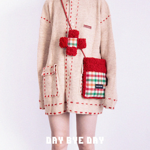 毛绒绒圣诞过年 DAY原创单肩斜挎小包红色女小众羊毛竖款 DAY BYE