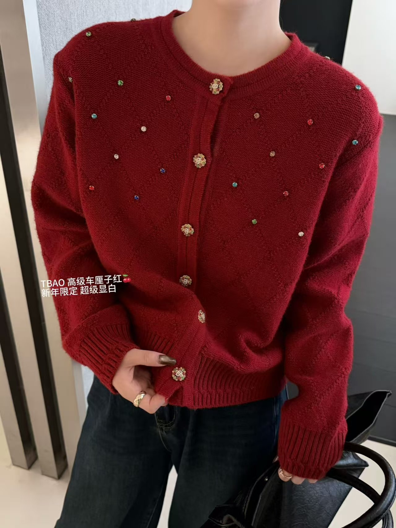 韩版甜美大小姐气质精致金属扣圆领手工带钻绵羊毛洋气耐看秋冬