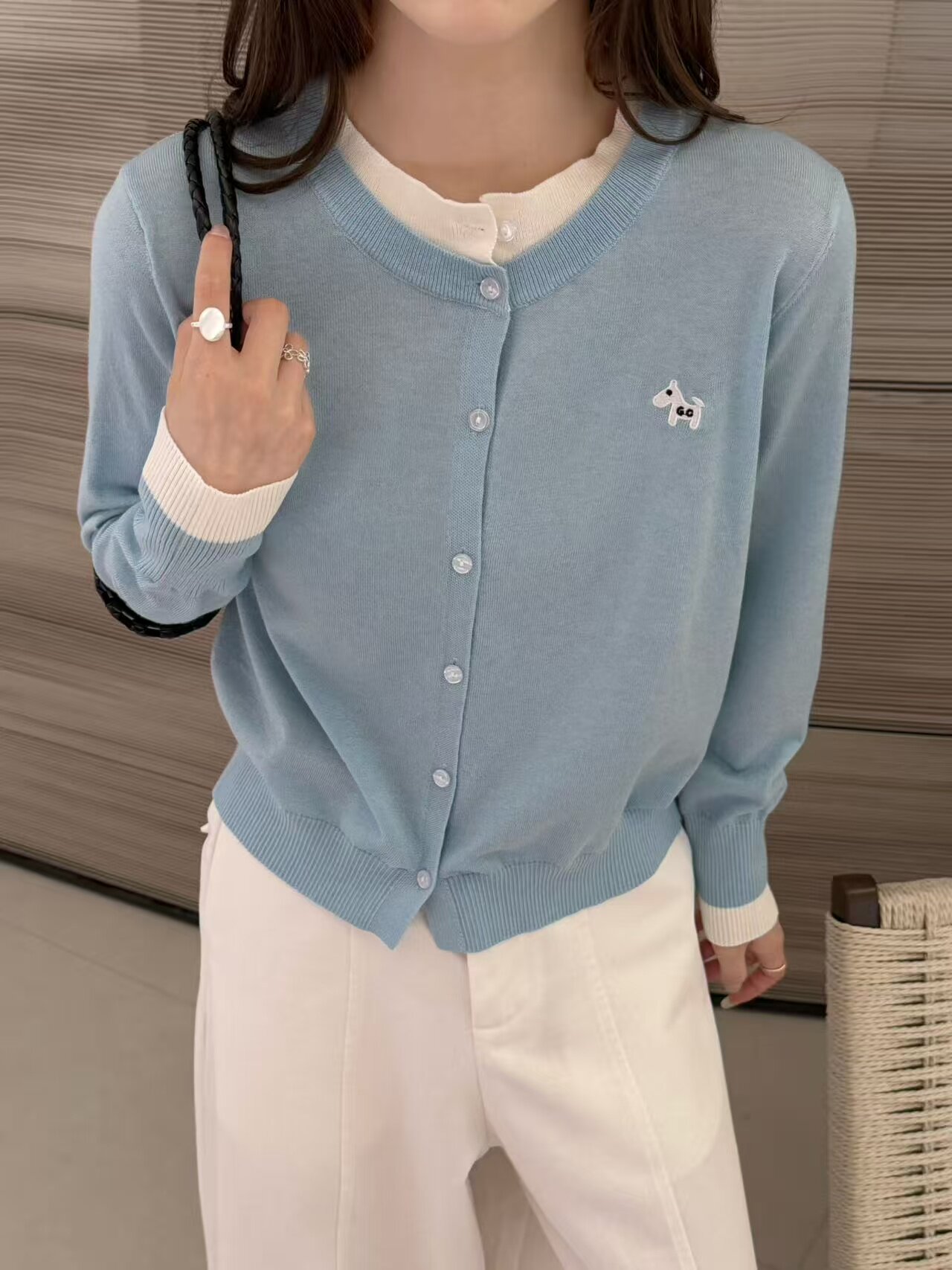 甜美淑女气质拼色假两件刺绣小马设计开衫洋气百搭糖果色多色