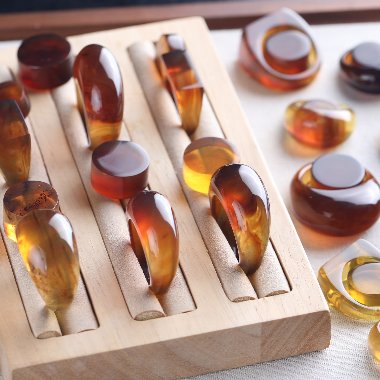 大鹅头女王戒子指圈果冻红蜜猪油高白蓝金棕植物天然缅甸琥珀蜜蜡