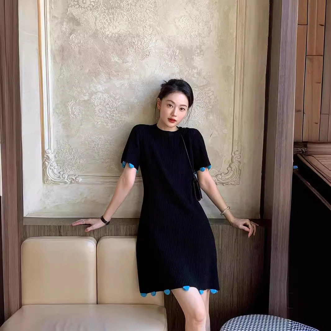 黑色拼接圆领短袖针织连衣裙夏季赫本风小个子收腰a字短款小黑裙