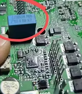 U33 0.33UF 400V  400VAC 汽车电脑板蓝色电容全新进口2脚