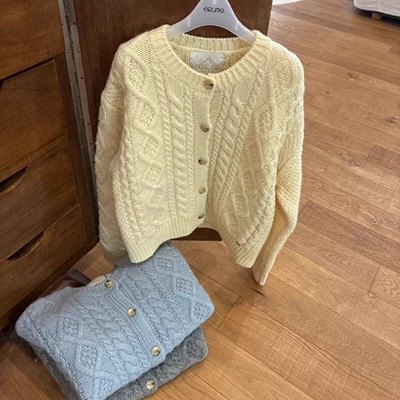 韩国代购单排扣圆领纯色针织毛衣