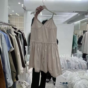 现韩国东大门代购 洋气减龄花边V领收腰吊带连衣裙 breathe2026春季