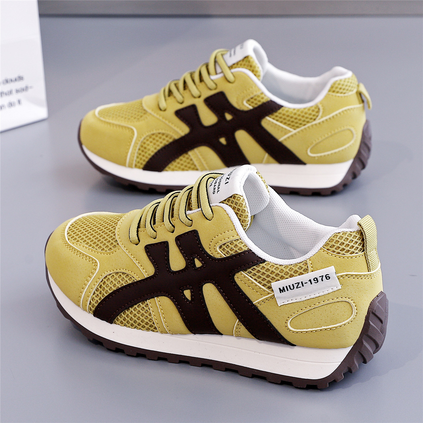 秋季女轻便运动休闲鞋