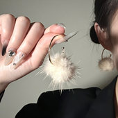 HEY 百搭高级感毛绒耳圈耳饰 时尚 TAO秋冬季 温柔气质毛球耳环女款