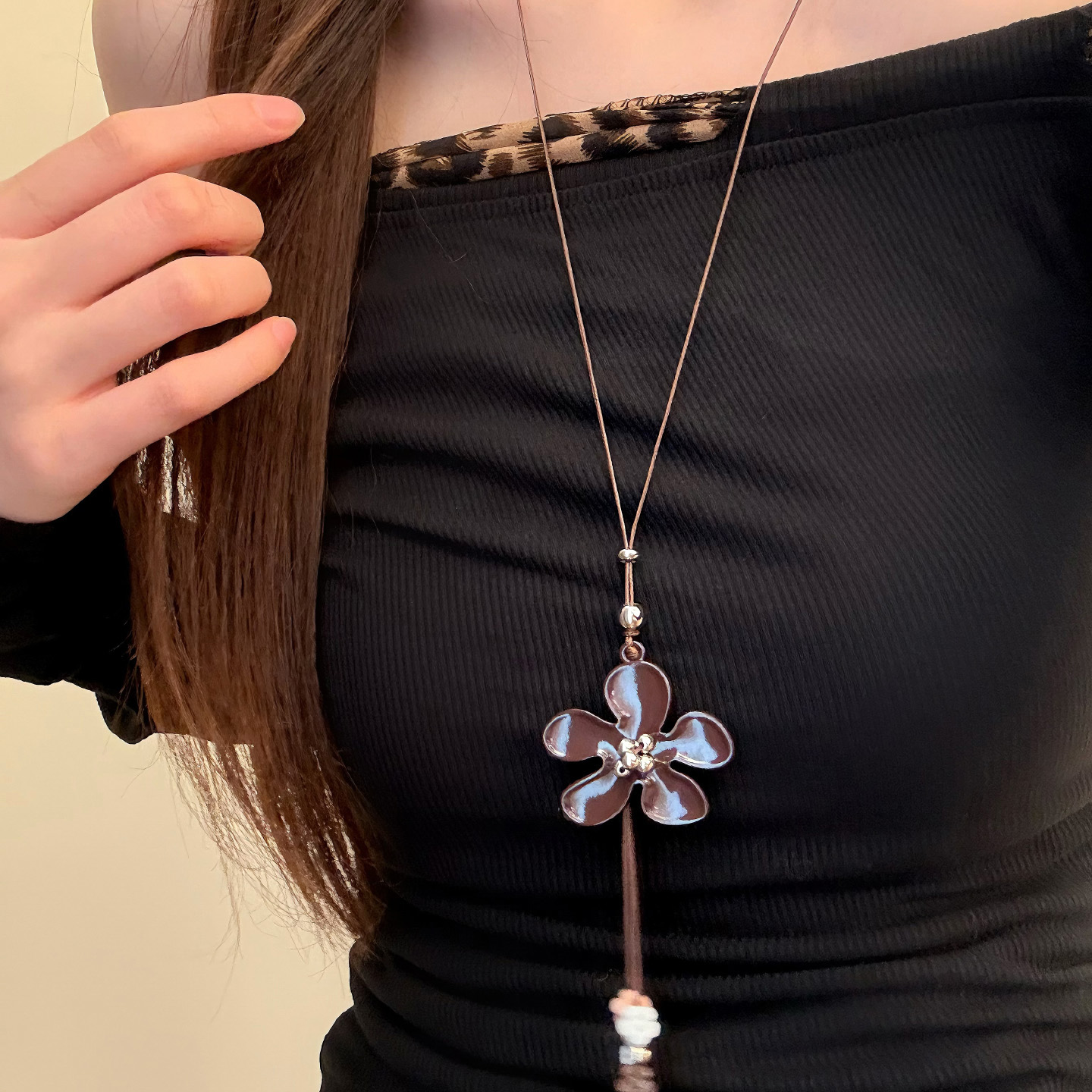 HEY TAO秋冬复古咖色花朵抽拉项链长款ins百搭个性毛衣链配饰颈链