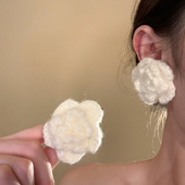 HEY TAO圣诞节针织毛线立体花朵耳环女秋冬氛围感耳钉毛绒绒耳饰