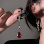 HEY TAO复古哥特风几何血滴吊坠耳钉女暗黑系辣妹耳环高级感耳饰