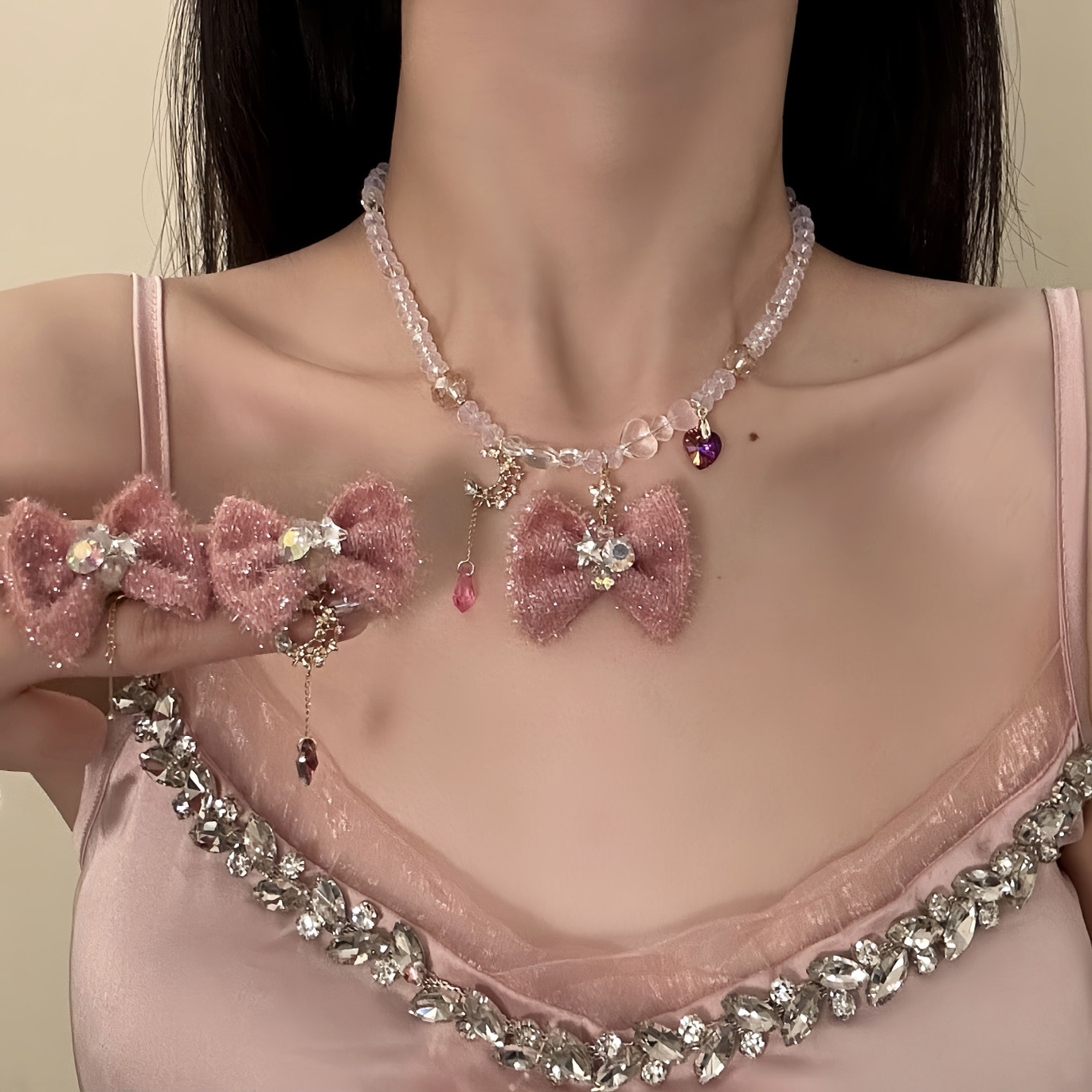 HEY TAO复古粉色蝴蝶结串珠项链女秋冬氛围感甜美气质脖颈链配饰