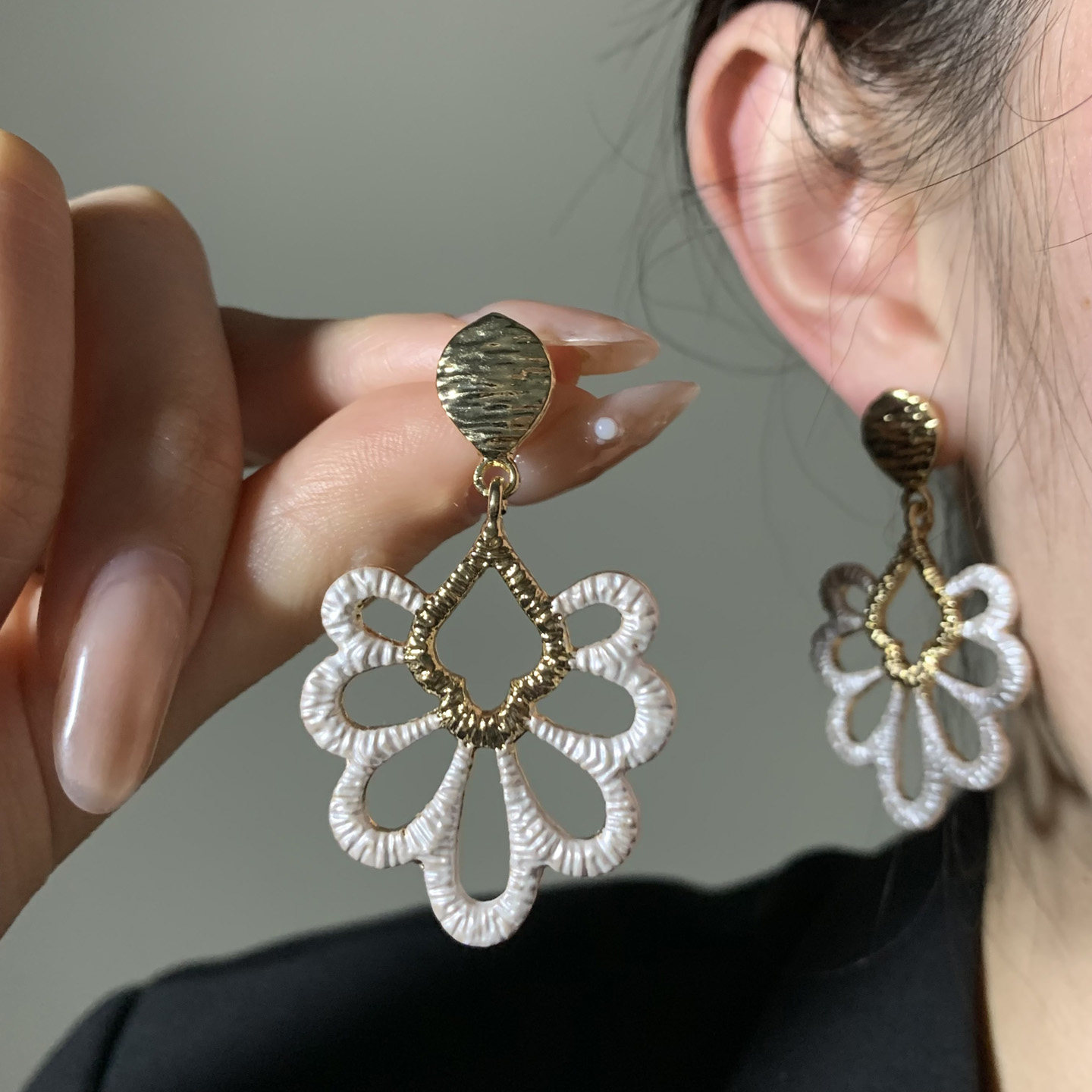 HEY TAO中古风镂空金属花朵耳环女款轻奢高级感耳坠独特漂亮耳饰